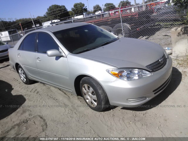 4T1BE32K72U593597 - 2002 TOYOTA CAMRY LE/XLE/SE SILVER photo 1