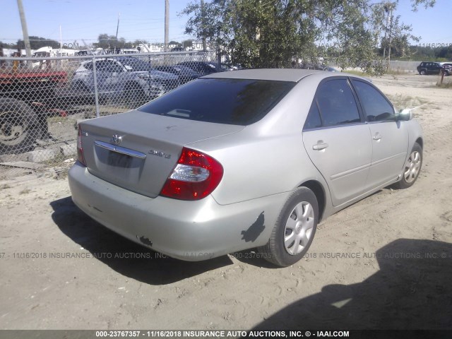 4T1BE32K72U593597 - 2002 TOYOTA CAMRY LE/XLE/SE SILVER photo 4