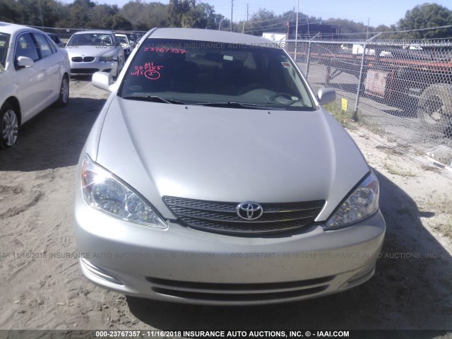 4T1BE32K72U593597 - 2002 TOYOTA CAMRY LE/XLE/SE SILVER photo 6