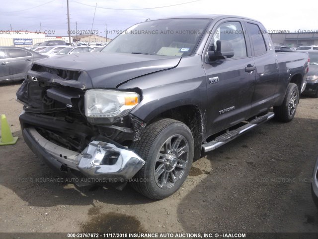 5TFRY5F12EX154852 - 2014 TOYOTA TUNDRA DOUBLE CAB SR/SR5 GRAY photo 2