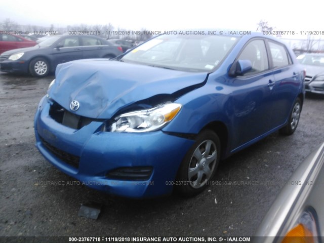 2T1KU4EE7AC204827 - 2010 TOYOTA COROLLA MATRIX  BLUE photo 2