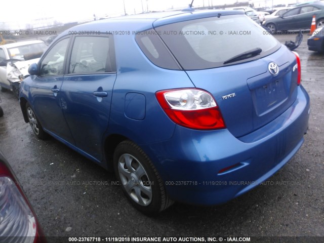 2T1KU4EE7AC204827 - 2010 TOYOTA COROLLA MATRIX  BLUE photo 3
