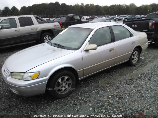 4T1BG22KXVU772404 - 1997 TOYOTA CAMRY CE/LE/XLE BEIGE photo 2