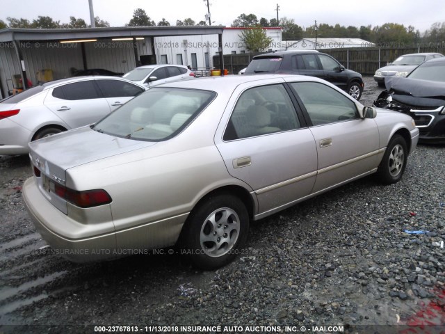 4T1BG22KXVU772404 - 1997 TOYOTA CAMRY CE/LE/XLE BEIGE photo 4