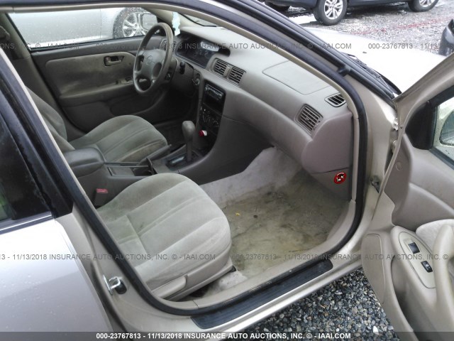 4T1BG22KXVU772404 - 1997 TOYOTA CAMRY CE/LE/XLE BEIGE photo 5