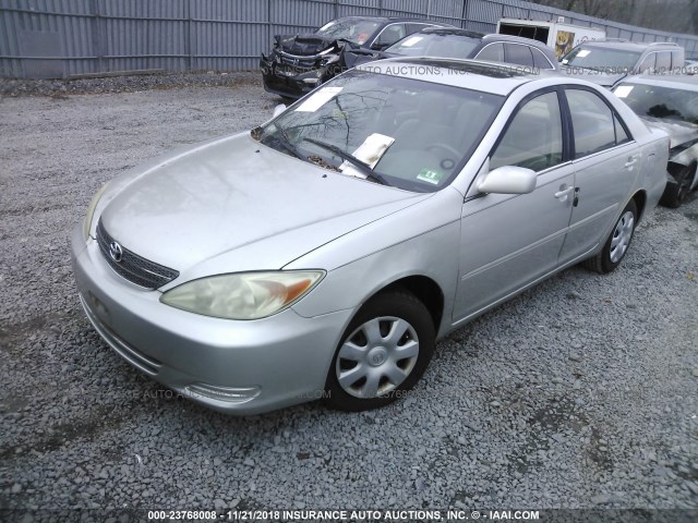 4T1BE32K03U774977 - 2003 TOYOTA CAMRY LE/XLE/SE SILVER photo 2