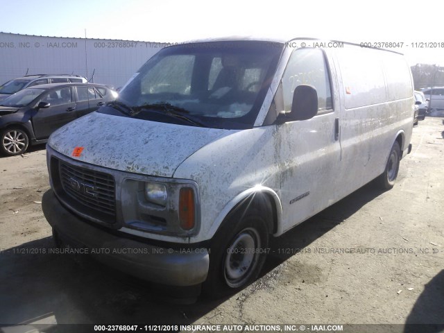 1GTFG25M321106923 - 2002 GMC SAVANA G2500 WHITE photo 6