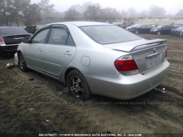JTDBE32KX63038031 - 2006 TOYOTA CAMRY LE/XLE 银色 照片 3