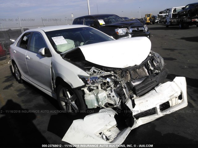 4T1BF1FK5CU563608 - 2012 TOYOTA CAMRY SE/LE/XLE WHITE photo 1