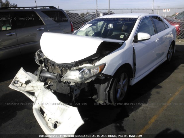 4T1BF1FK5CU563608 - 2012 TOYOTA CAMRY SE/LE/XLE WHITE photo 2