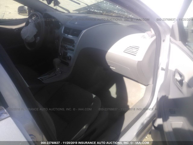 1G1ZB5E04CF339815 - 2012 CHEVROLET MALIBU LS ვერცხლისფერი ფოტო 5