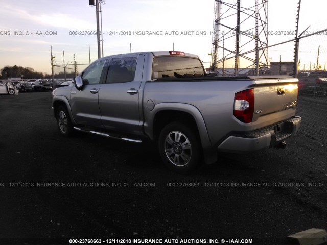 5TFAW5F13GX524020 - 2016 TOYOTA TUNDRA CREWMAX 1794/PLATINUM 灰色 照片 3