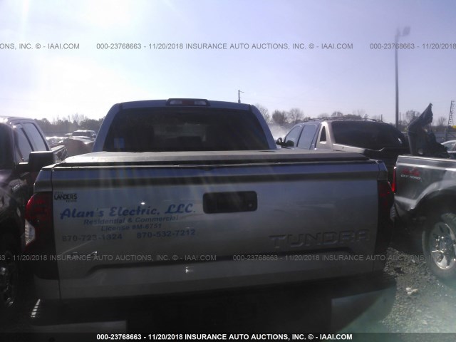 5TFAW5F13GX524020 - 2016 TOYOTA TUNDRA CREWMAX 1794/PLATINUM 灰色 照片 8