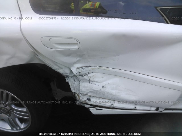 YV1RS592382681347 - 2008 VOLVO S60 2.5T WHITE photo 6