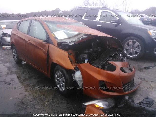 KMHCT5AE7HU305541 - 2017 HYUNDAI ACCENT SE ORANGE photo 1