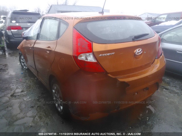 KMHCT5AE7HU305541 - 2017 HYUNDAI ACCENT SE ORANGE photo 3