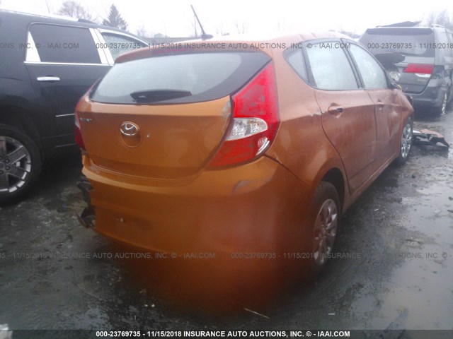 KMHCT5AE7HU305541 - 2017 HYUNDAI ACCENT SE ORANGE photo 4