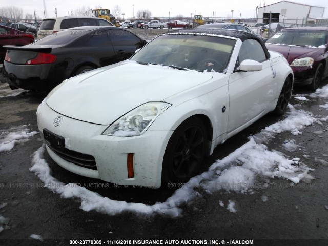 JN1BZ36A78M850795 - 2008 NISSAN 350Z ROADSTER WHITE photo 2