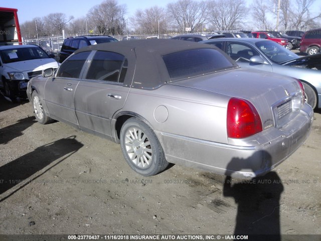 1LNHM82W73Y624256 - 2003 LINCOLN TOWN CAR SIGNATURE TAN photo 3