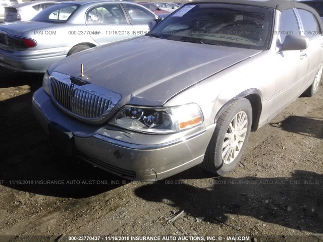 1LNHM82W73Y624256 - 2003 LINCOLN TOWN CAR SIGNATURE TAN photo 6