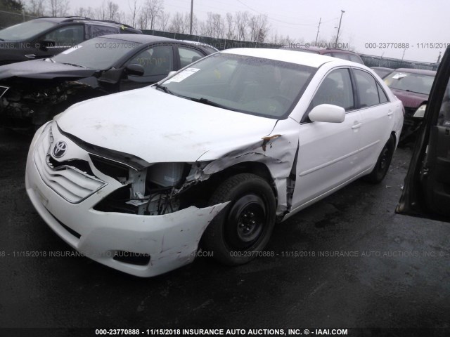 4T4BF3EK6AR067717 - 2010 TOYOTA CAMRY SE/LE/XLE WHITE photo 2