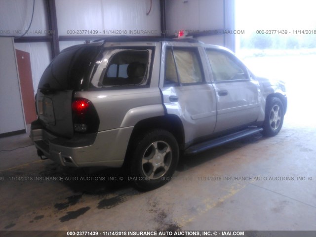 1GNDT13S772255780 - 2007 CHEVROLET TRAILBLAZER LS/LT TAN photo 4