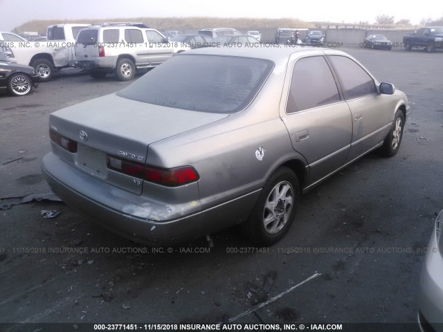 JT2BF28K2W0107965 - 1998 TOYOTA CAMRY LE/XLE TAN photo 4