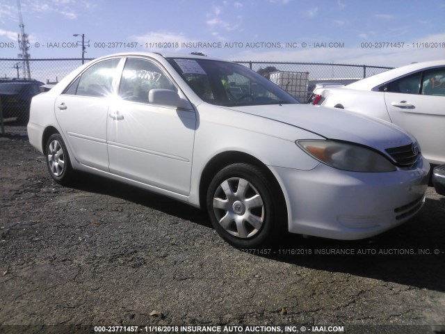 4T1BE32K32U033933 - 2002 TOYOTA CAMRY LE/XLE/SE WHITE photo 1