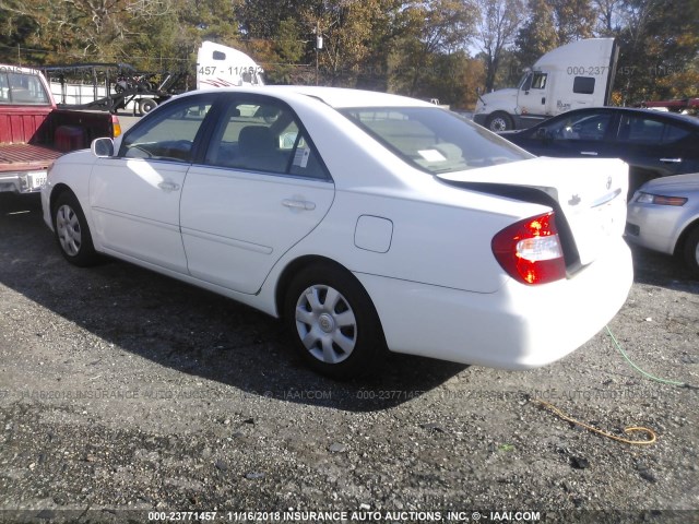 4T1BE32K32U033933 - 2002 TOYOTA CAMRY LE/XLE/SE WHITE photo 3