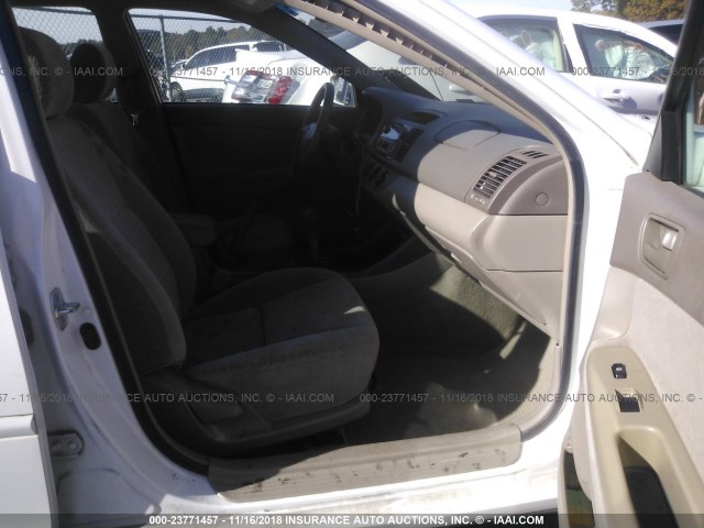 4T1BE32K32U033933 - 2002 TOYOTA CAMRY LE/XLE/SE WHITE photo 5