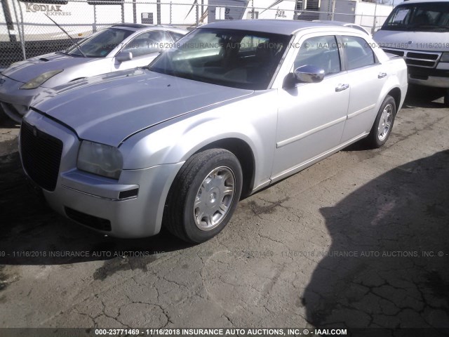 2C3JA53G25H572279 - 2005 CHRYSLER 300 TOURING SILVER photo 2