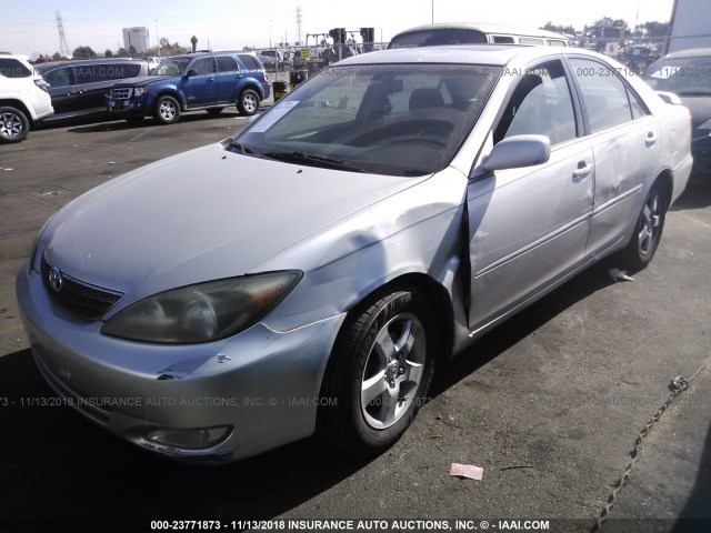 4T1BE32K04U810992 - 2004 TOYOTA CAMRY LE/XLE/SE SILVER photo 2