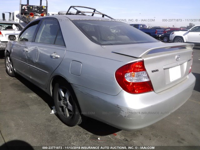 4T1BE32K04U810992 - 2004 TOYOTA CAMRY LE/XLE/SE SILVER photo 3