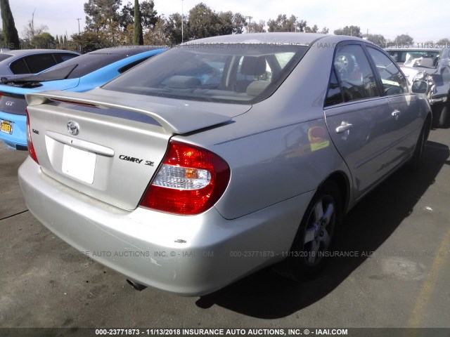 4T1BE32K04U810992 - 2004 TOYOTA CAMRY LE/XLE/SE SILVER photo 4