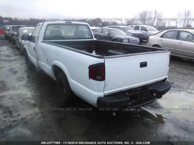 1GCCS145328242868 - 2002 CHEVROLET S TRUCK S10 WHITE photo 3