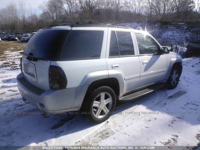 1GNDT13S972208511 - 2007 CHEVROLET TRAILBLAZER LS/LT WHITE photo 4