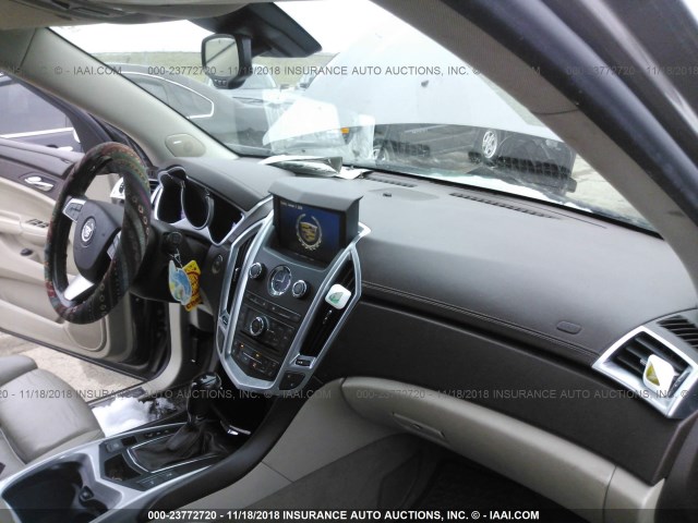 3GYFNDEY9BS622121 - 2011 CADILLAC SRX LUXURY COLLECTION GOLD photo 5