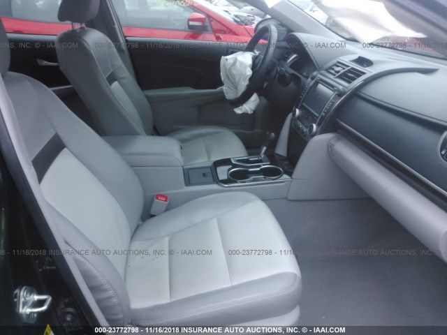 4T1BF1FK9EU840134 - 2014 TOYOTA CAMRY L/SE/LE/XLE Qara foto 5