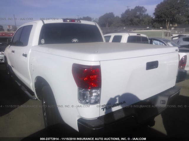 5TFEM5F10CX036452 - 2012 TOYOTA TUNDRA CREWMAX SR5 WHITE photo 3