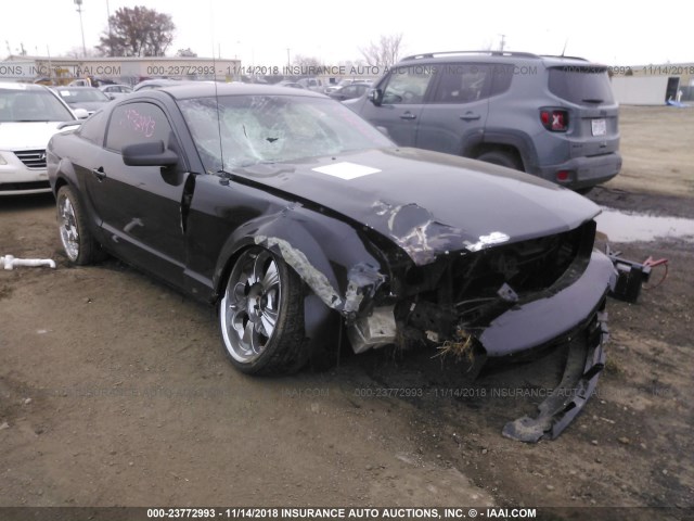 1ZVFT82H955132748 - 2005 FORD MUSTANG GT BLACK photo 1