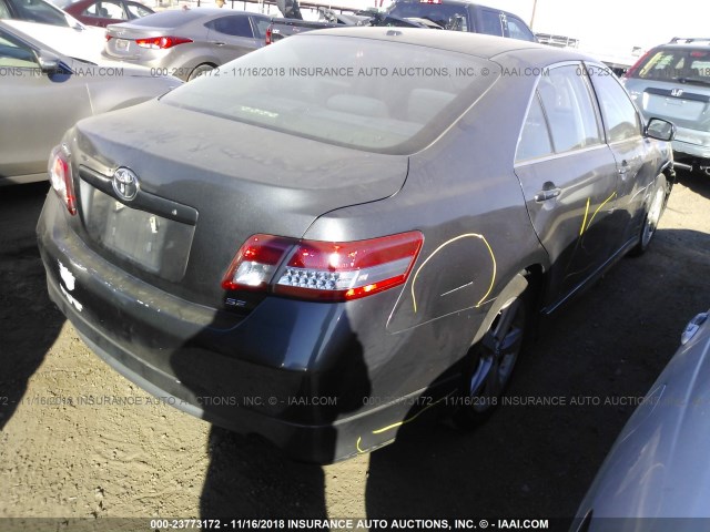 4T1BF3EK9BU127887 - 2011 TOYOTA CAMRY SE/LE/XLE GRAY photo 4