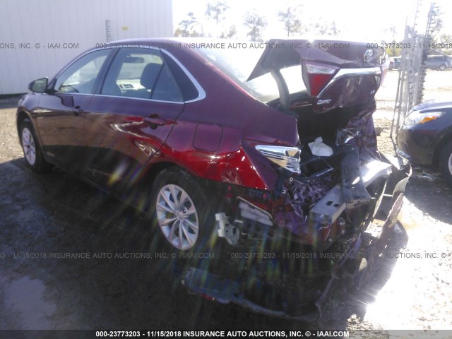 4T1BF1FK9HU764788 - 2017 TOYOTA CAMRY LE/XLE/SE/XSE RED photo 3