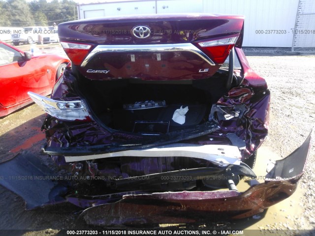 4T1BF1FK9HU764788 - 2017 TOYOTA CAMRY LE/XLE/SE/XSE RED photo 6