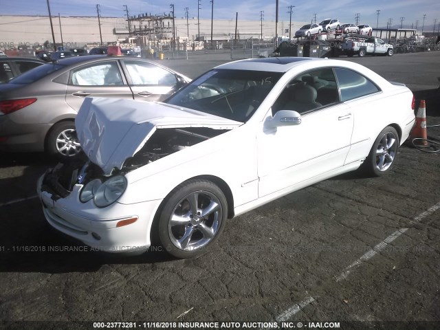 WDBTJ65J74F105375 - 2004 MERCEDES-BENZ CLK 320C WHITE photo 2