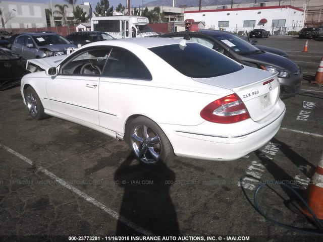 WDBTJ65J74F105375 - 2004 MERCEDES-BENZ CLK 320C WHITE photo 3