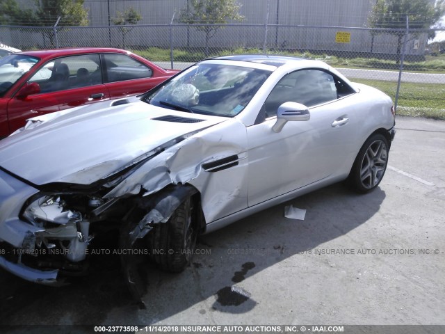 WDDPK4HA7FF100119 - 2015 MERCEDES-BENZ SLK 250 SILVER photo 2