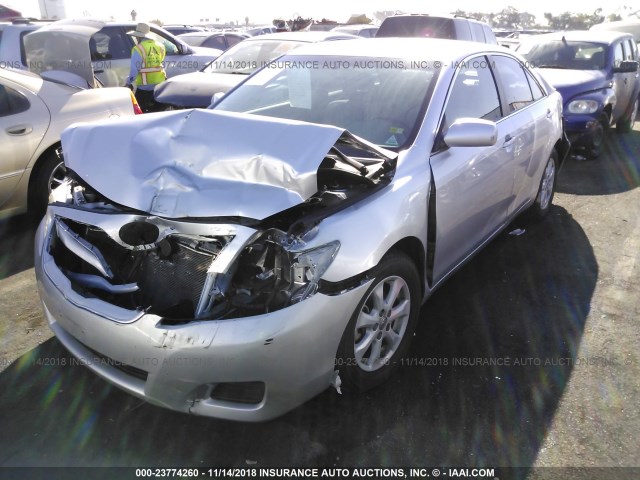 4T1BK3EK6BU631681 - 2011 TOYOTA CAMRY SE/LE/XLE SILVER photo 2