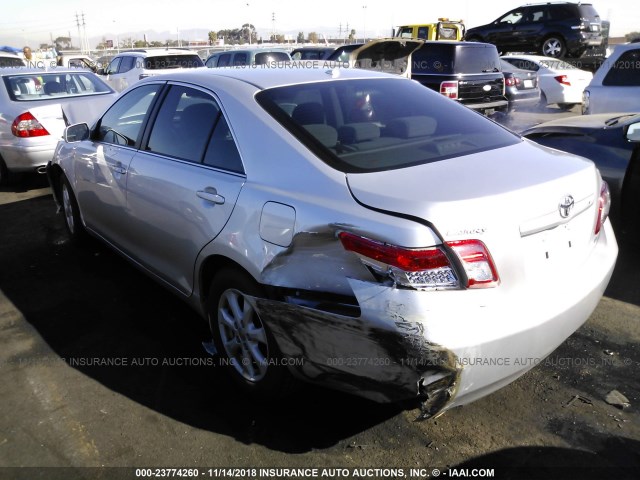 4T1BK3EK6BU631681 - 2011 TOYOTA CAMRY SE/LE/XLE SILVER photo 3