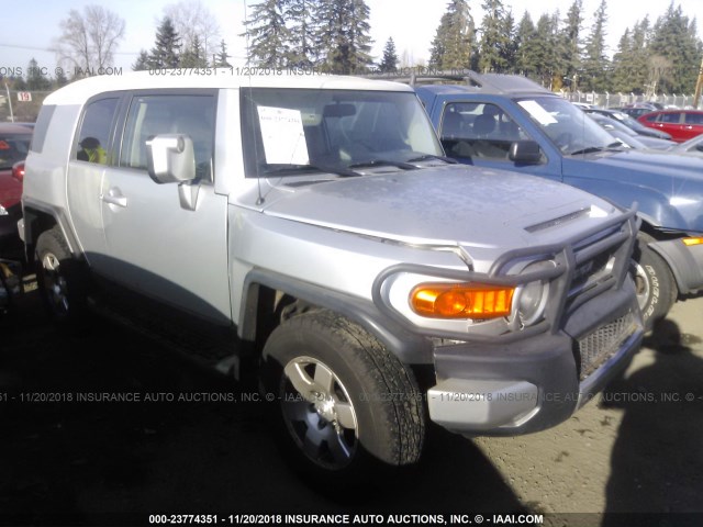 JTEBU11F070073218 - 2007 TOYOTA FJ CRUISER SILVER photo 1