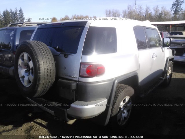 JTEBU11F070073218 - 2007 TOYOTA FJ CRUISER SILVER photo 4